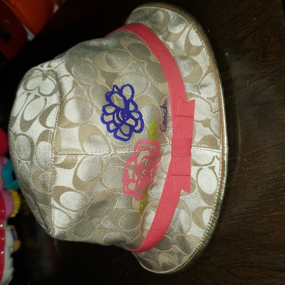 New Coach Poppy Fedora Floral Sig. C Metallic Gold Trim Floral Bucket Hat XS/S - Picture 2 of 15